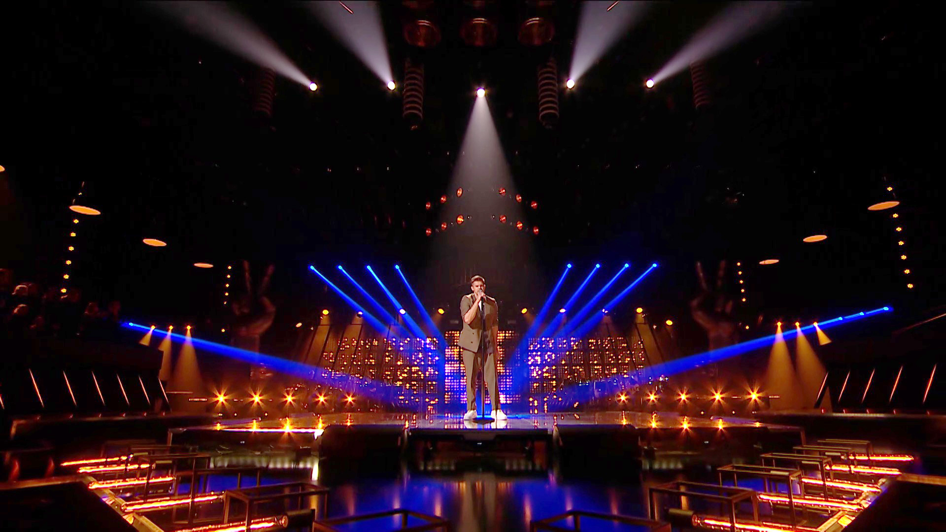 PROLIGHTS Astra Wash19Pix debuted at The Voice