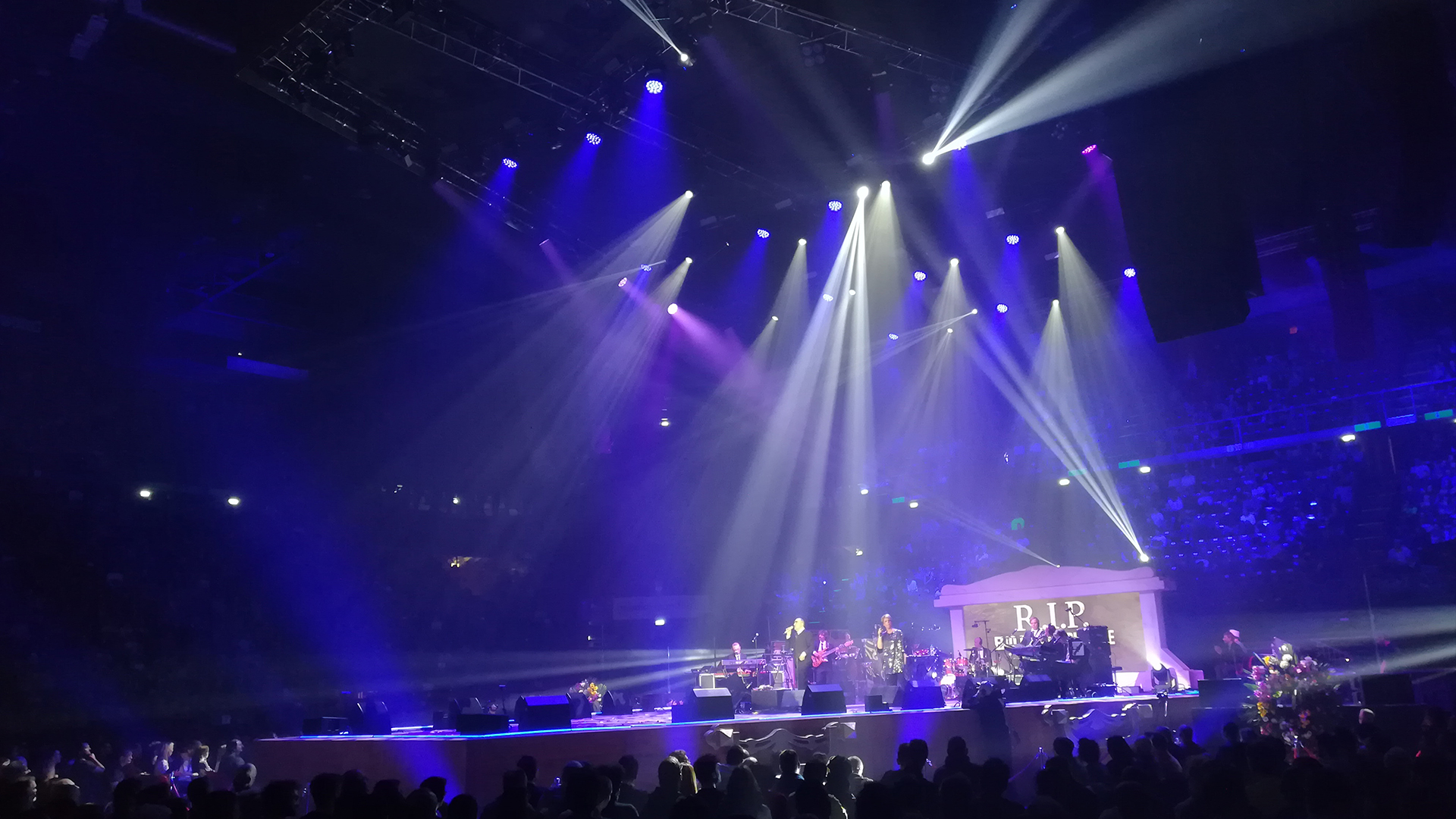 Prolights al Forum per il concerto di addio di Elio e le Storie Tese