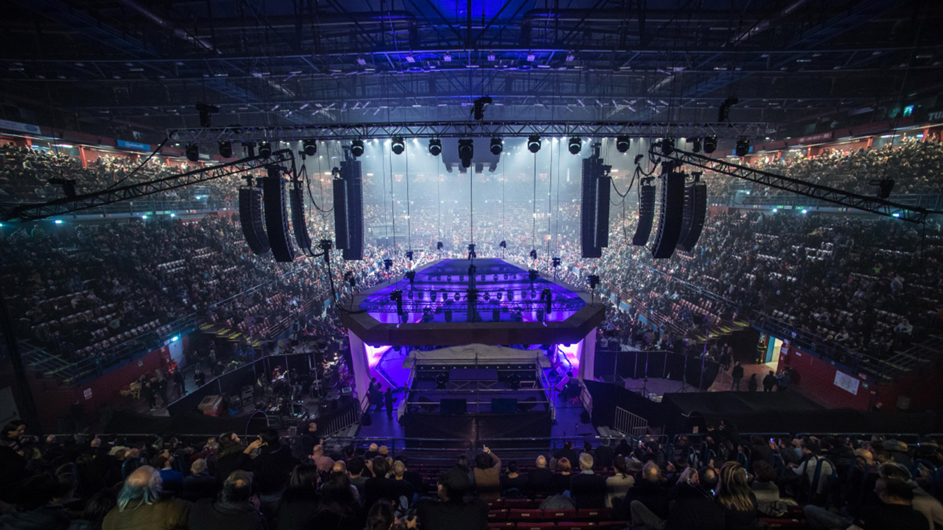 Prolights al Forum per il concerto di addio di Elio e le Storie Tese