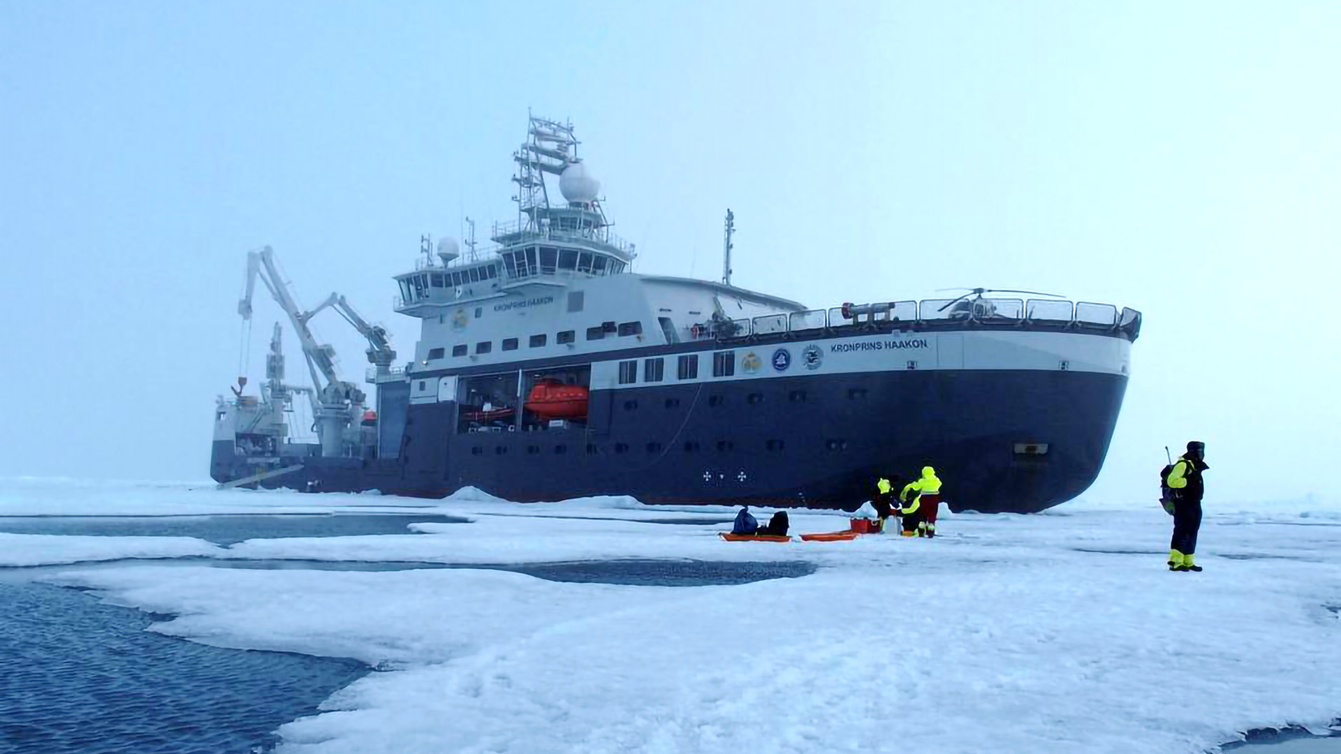 PROLIGHTS shedding light on the baptism of “Kronprins Haakon”
