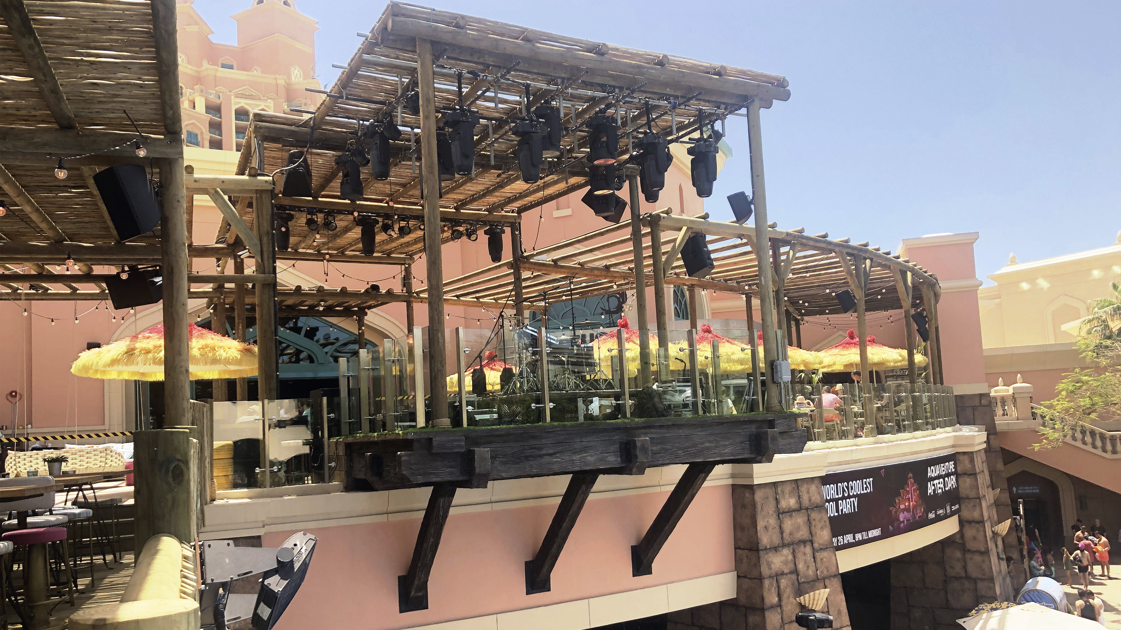 ATLANTIS The Palm cavalca l'onda del successo con PROLIGHTS
