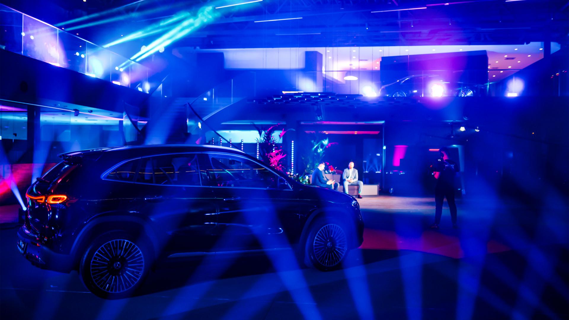 PROLIGHTS illumina il debutto della Mercedes-Benz EQA