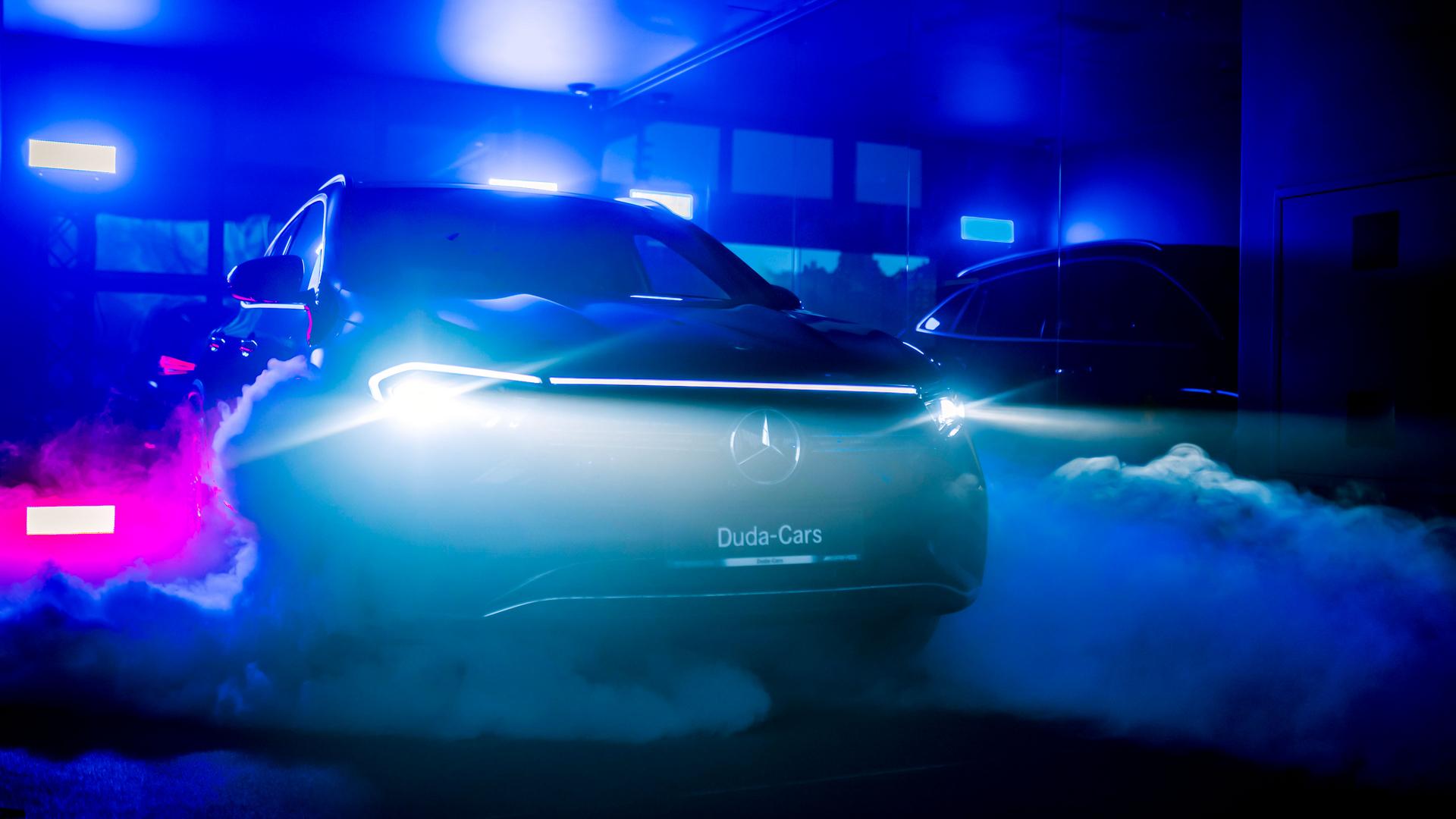 PROLIGHTS illumina il debutto della Mercedes-Benz EQA