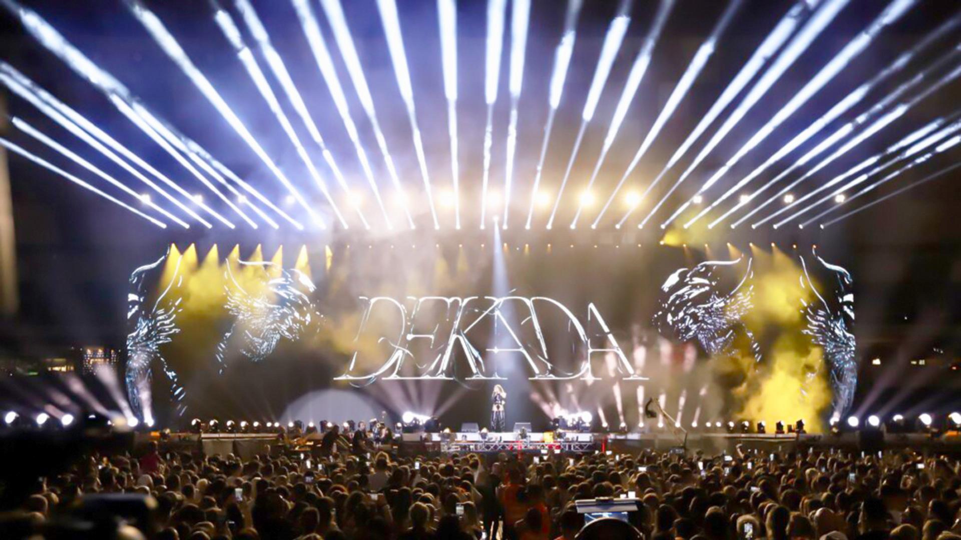prolights-illuminated-elvana-gjata-s-dekada-concert-in-tirana