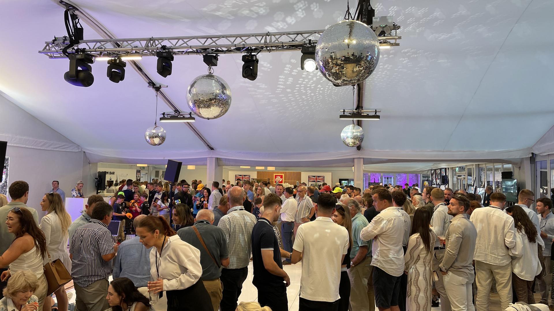 PROLIGHTS illumina il British Drivers Club al Silverstone Circuit 
