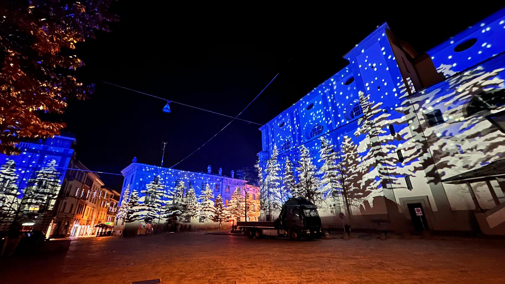 I Mosaico di PROLIGHTS trasformano Sondrio in un Incantevole Bosco di Luci
