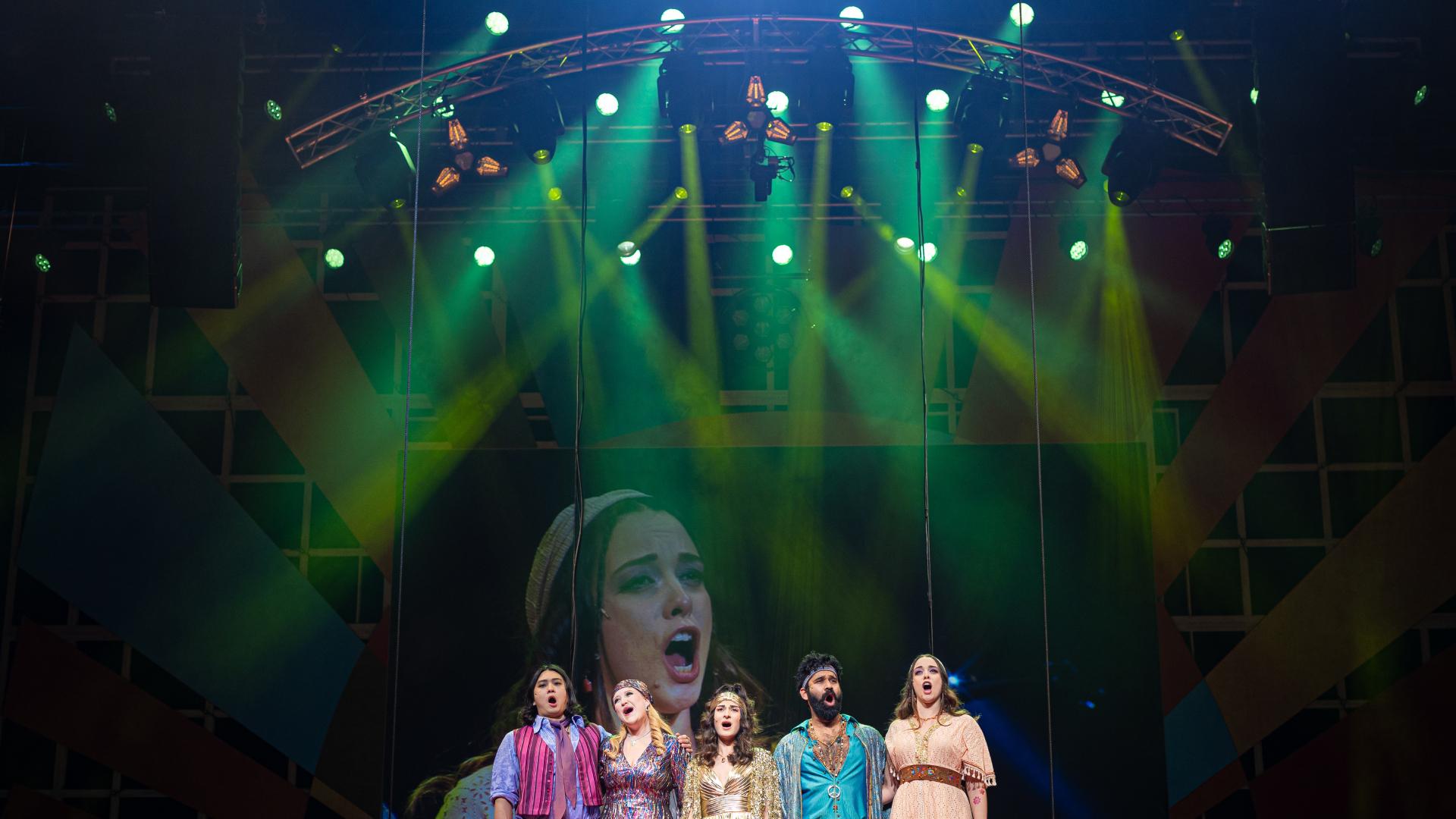 PROLIGHTS Astra Hybrid330 lights up Hannover State Opera Ball 2024 
