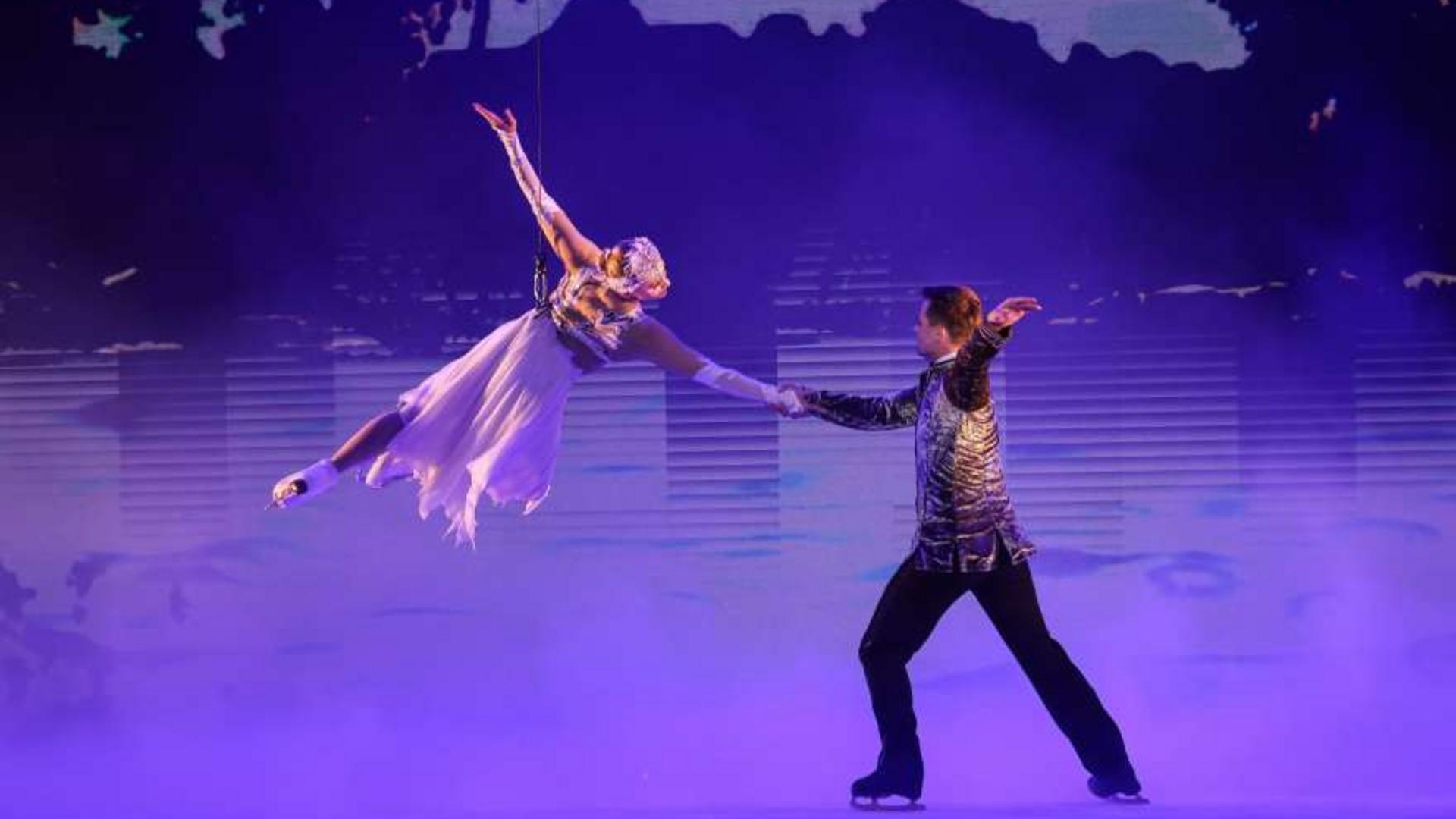 I proiettori PROLIGHTS illuminano Swan Lake on Ice ad Abu Dhabi
