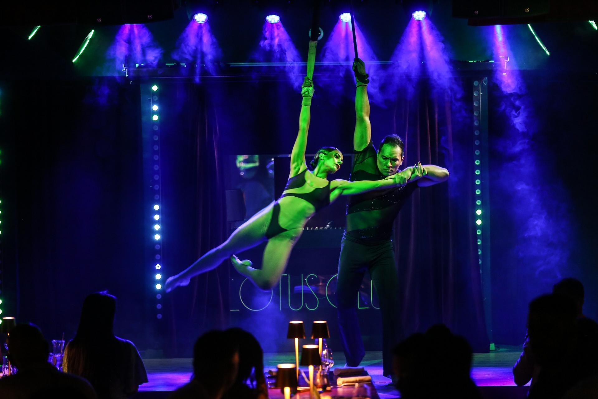 PROLIGHTS illumina la performance di Amber & John al Lotus Club di Marrakech