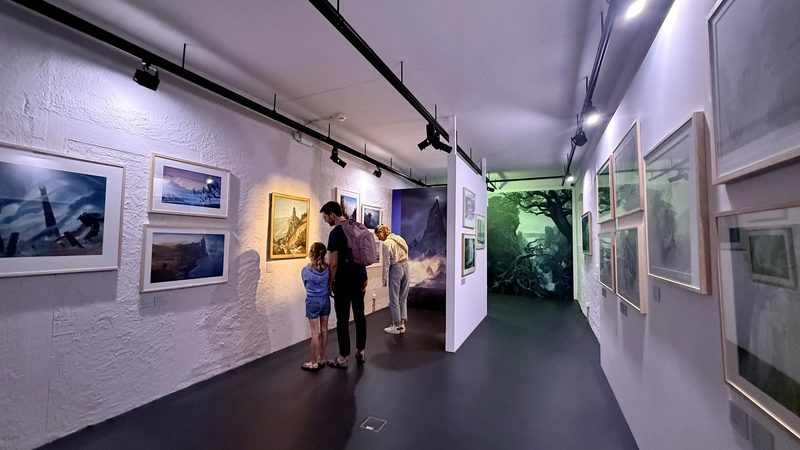 150 PROLIGHTS Fixtures Light John Howe's Works at the Tour du Fantastique
